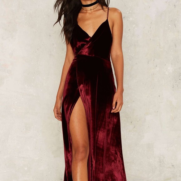 Dresses & Skirts - 🥀 Sexy Straps Burgundy Velvet Party Dress w/ slit